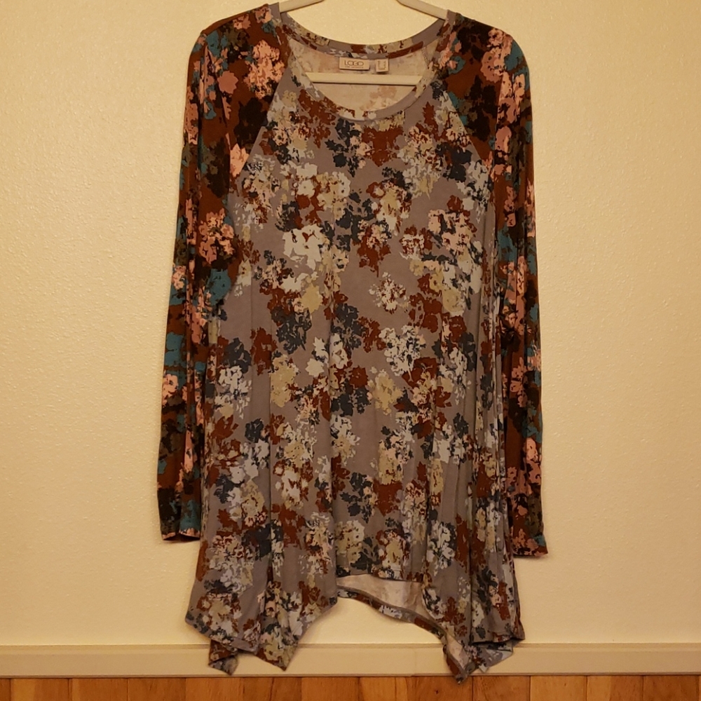 LOGO knit top with side seam pockets
